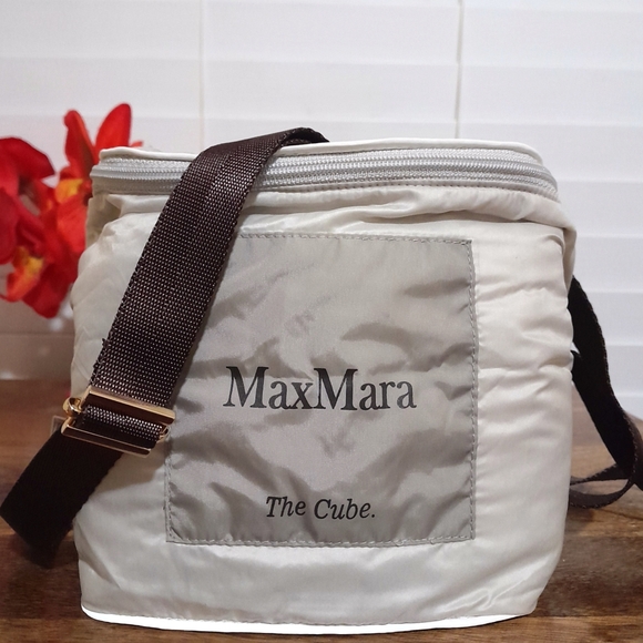 MaxMara The‎ Cube Minimalist Lightweight Neutral Color  Bag 6"W×6"H - Picture 2 of 9